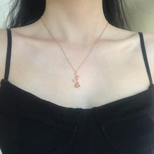 Load image into Gallery viewer, Gold Rose Flower Necklace